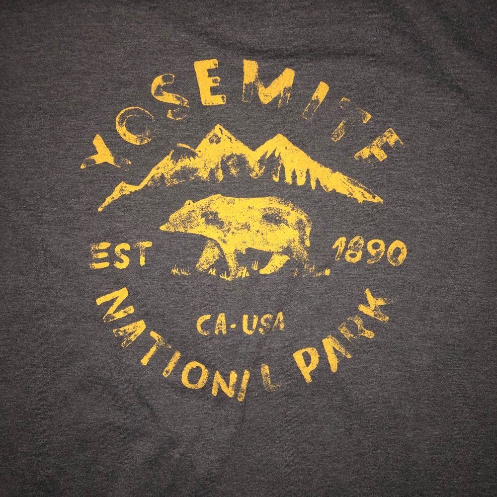 CLASSIC MEN’S CREWNECK TEE